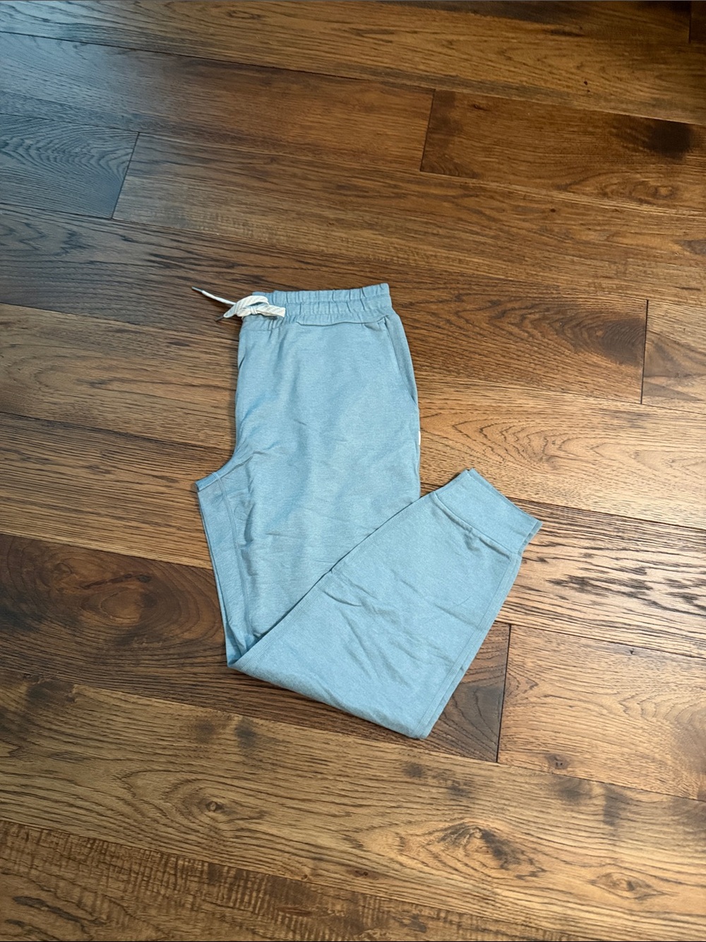Vuori Performance Joggers Size Small NWOT